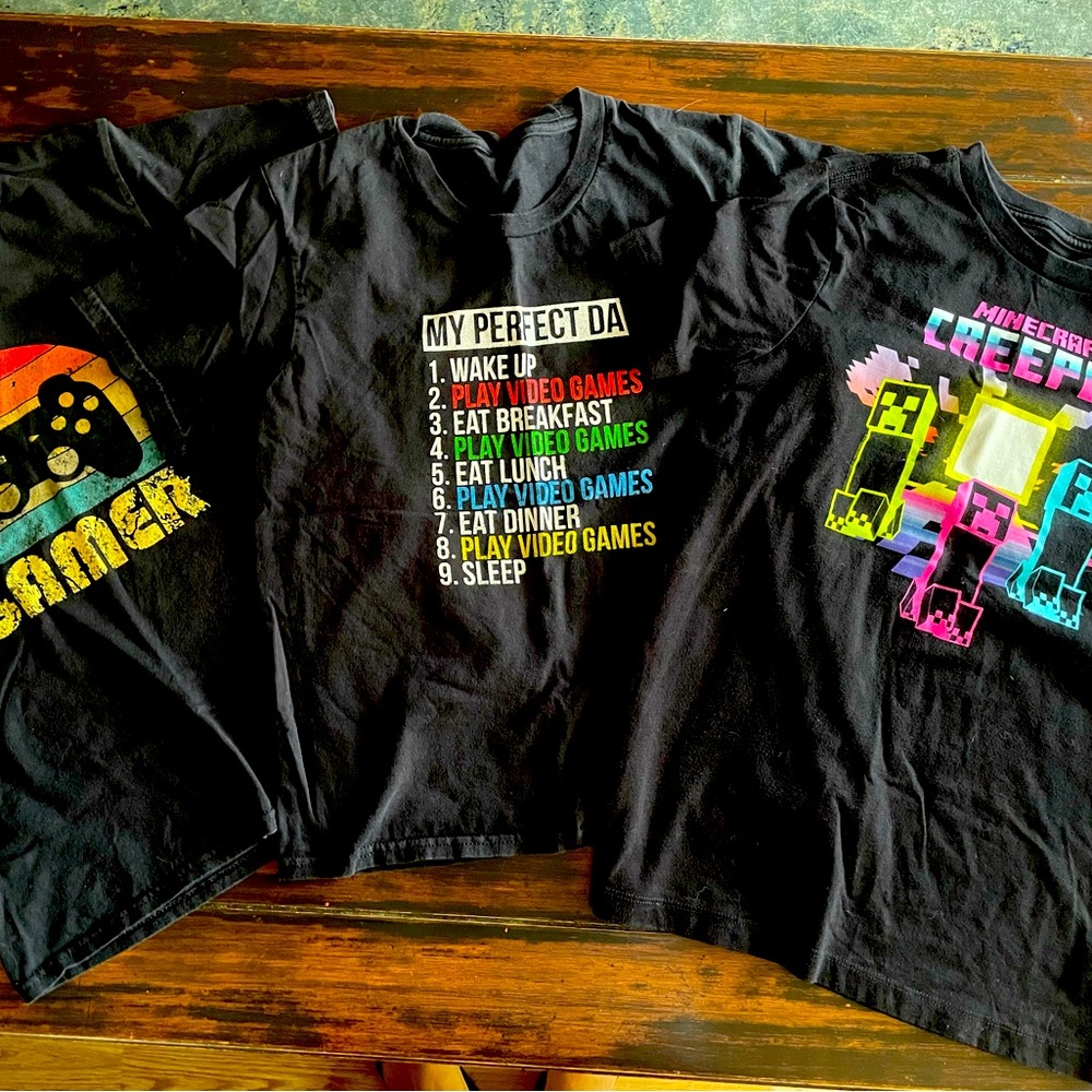 10 boys tshirts sizes S-M